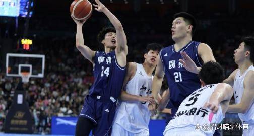 九游体育平台 -转折点深圳男篮回应争议，欧篮联赛前攻防权衡，媒体盛赞，年轻球员得到机会(合约能量05%什么意思)