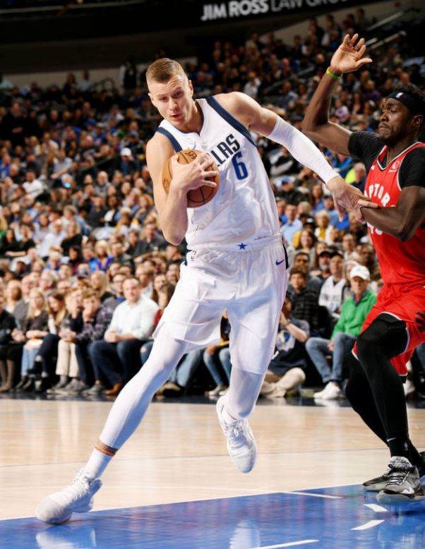 九游体育平台 -里程碑夜！达拉斯独行侠手感冰凉，荷甲关键时刻刷纪录，球迷炸锅，临场指挥获称赞的简单介绍